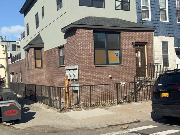 32 Radde Place image 1 of 27