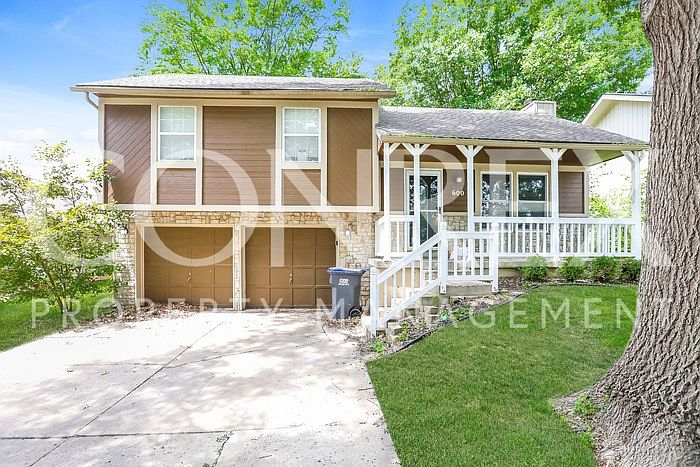 1st image of 600 NE Mimosa Dr