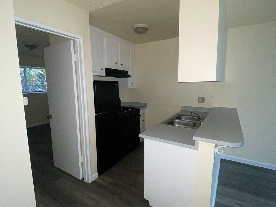 2nd image of 322 W Oak St APT K