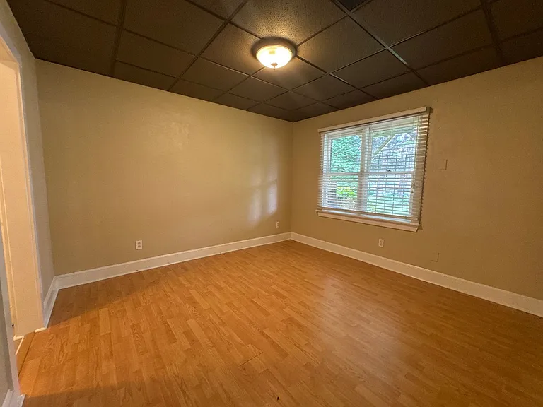 8024 Bradford Ln — Photo 11