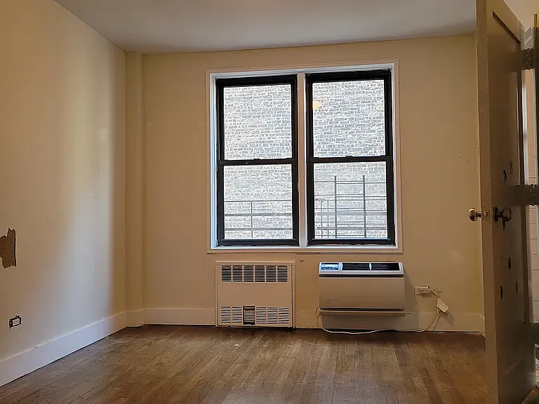 445 E 77th St #4B — Photo 3