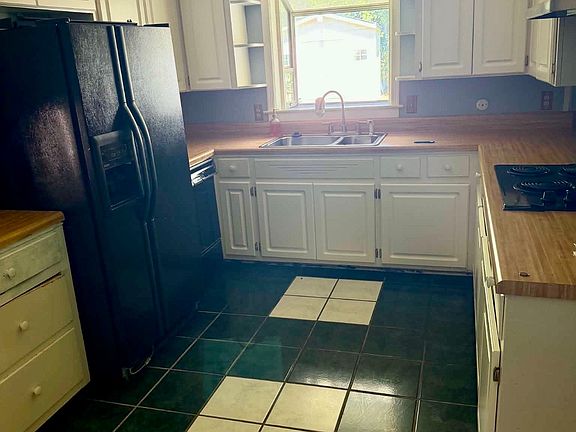 3rd image of 208 Holly Ridge Dr