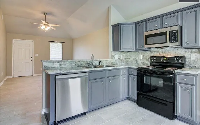 5780 Shadowbend Cir S — Photo 2