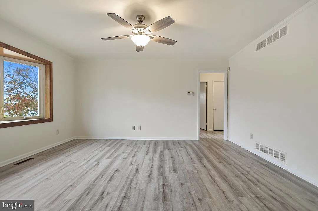 4 bed, 1.5 bath, 1120 sqft, $1,850 — Photo 2