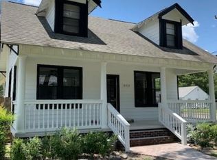 823 N 14th St, Nederland, TX 77627