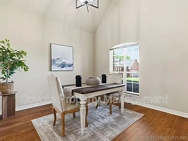 2809 N Fern Ave — Photo 8