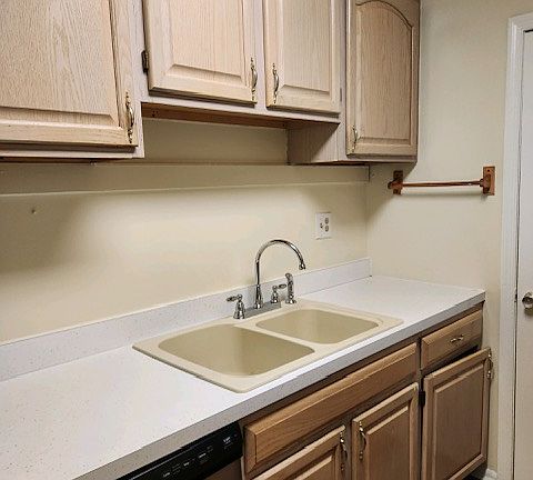 4th image of 5502 Karen Elaine Dr APT 922