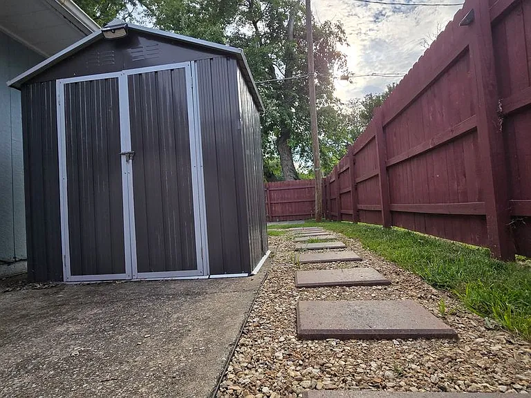 2025 Beck St — Photo 73