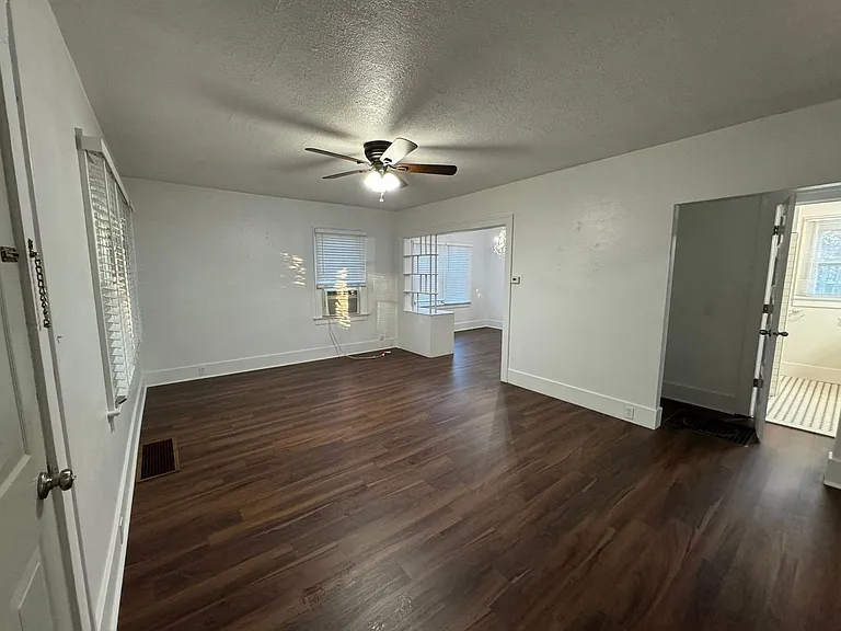 336 23rd St SE — Photo 3