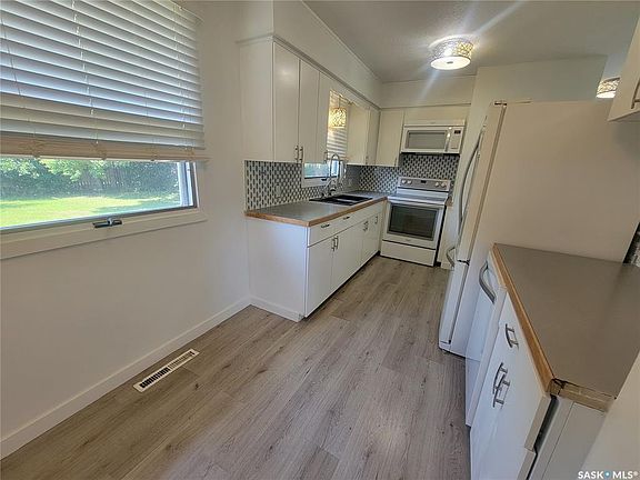 4th image of 611 2nd STREET W