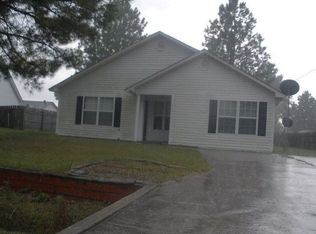 621 Honey Creek Ln, Hinesville, GA 31313