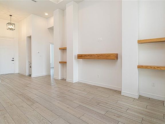 5th image of 2413 N Gaytan Ave