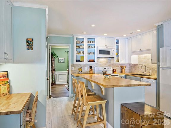 4th image of 4211 Blacktree Ln