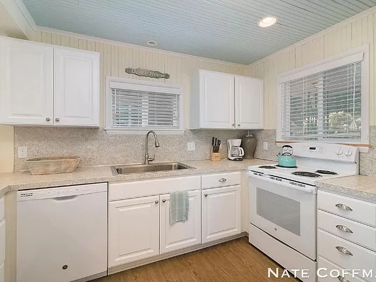 6894 Farrell Dr NE — Photo 6