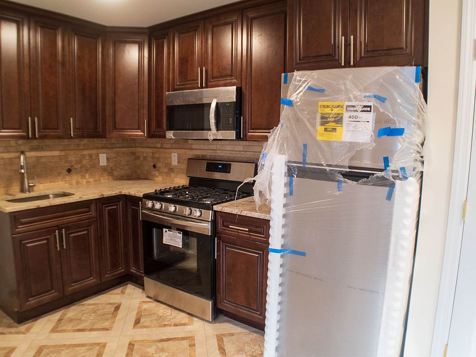 1st image of 17 Mallory Ave APT 2F