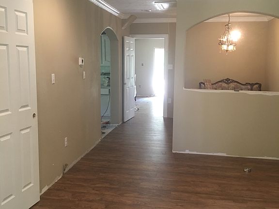 3rd image of 302 Orr Dr