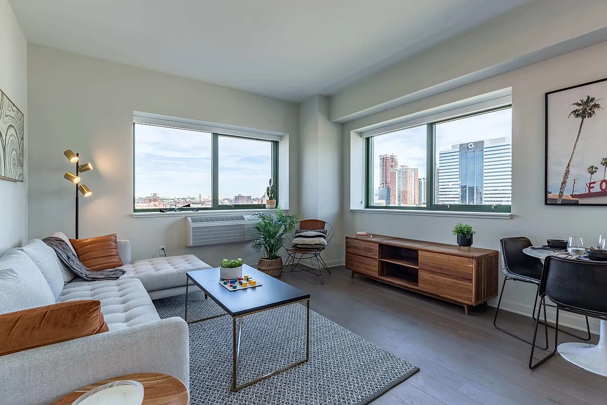 Building Photo - 162 8th St #1516