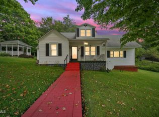 16306 Highlands Pkwy, Whitetop, VA 24292