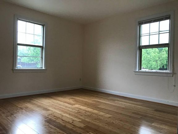 3rd image of 2707 Arlington Blvd APT 102