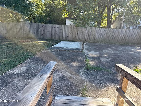 4th image of 404 E 4th St