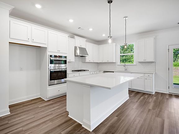 3rd image of 82 Sheryl Way