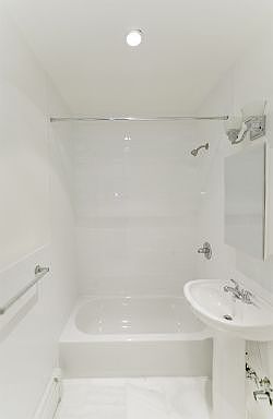 5th image of 818 10th Ave