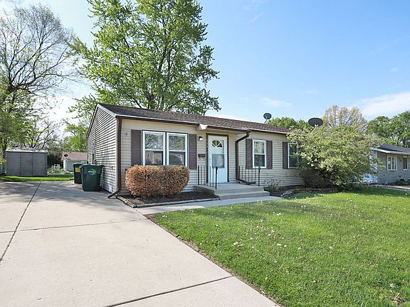 3rd image of 111 Elm Ln