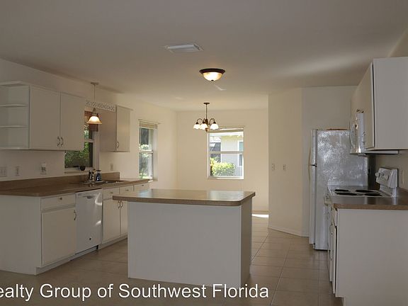 4th image of 23493 Olde Meadowbrook Cir
