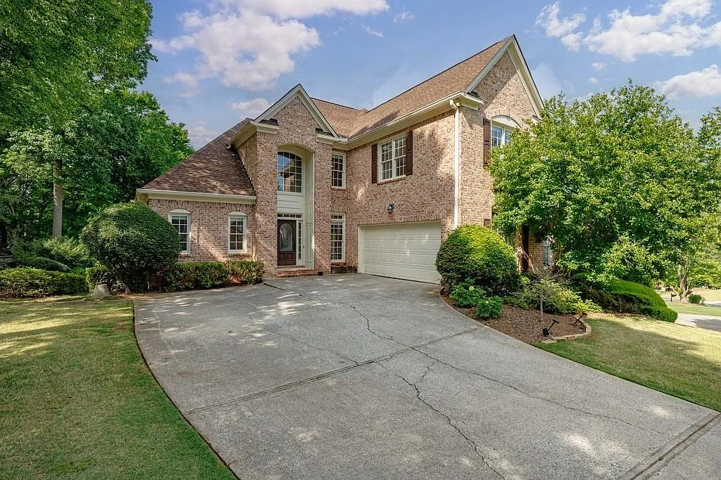 4 bed, 4.5 bath, 5006 sqft, $5,000 — Photo 2