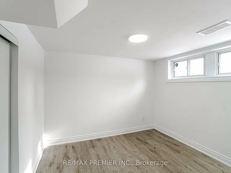 8 Marlborough Rd #BASEMENT — Photo 10