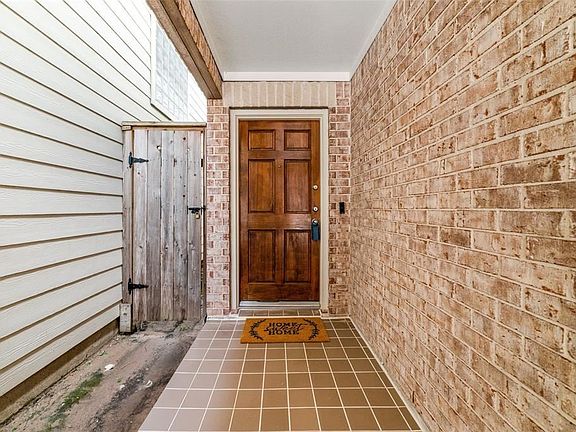 3rd image of 8648 Meadowcroft Dr