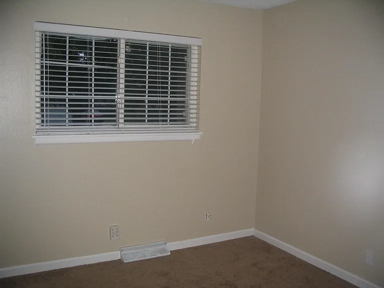 892 S Worchester St — Photo 10