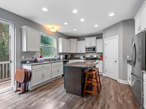 1515 East Prairie View DRIVE, Oak Creek, WI 53154