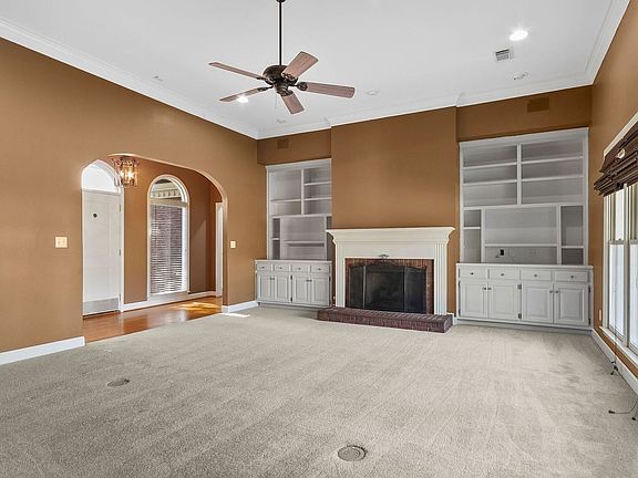 2nd image of 5921 Bradford Ln
