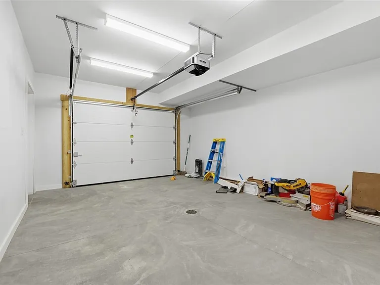 1361 Hawthorne St — Photo 40