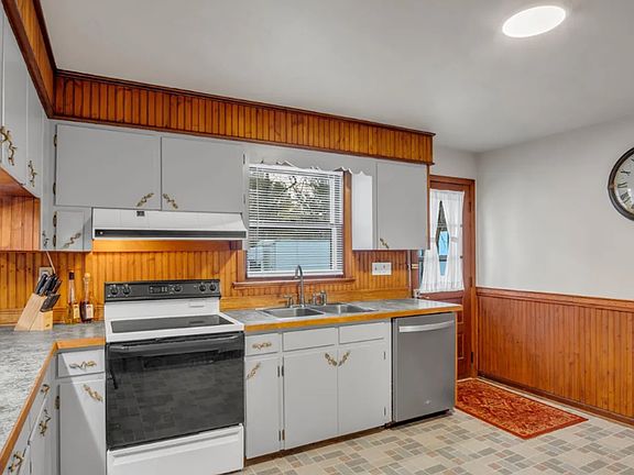 3rd image of 1158 Pine Rd