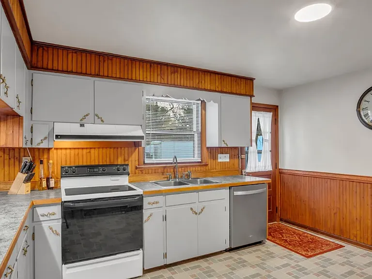 1158 Pine Rd — Photo 3