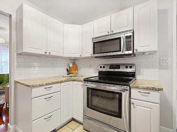 712 E 39th Ave — Photo 6