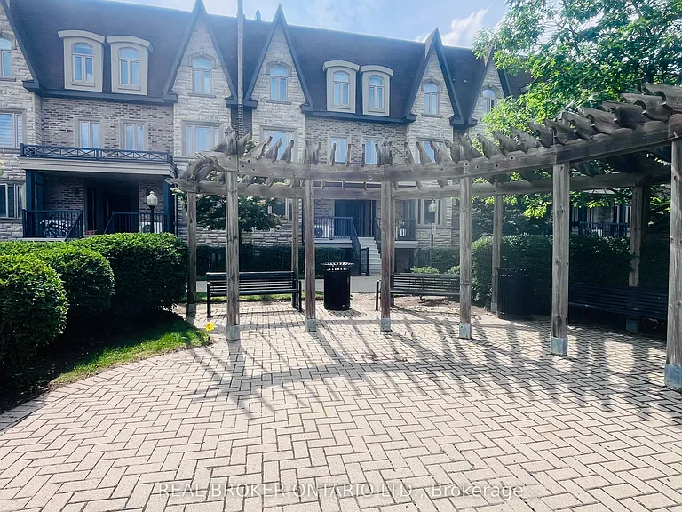 320 John St #214 — Photo 4