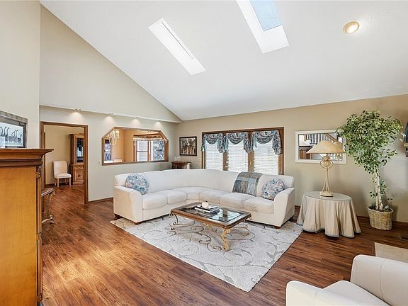 5th image of 392 Copper Beech Ct