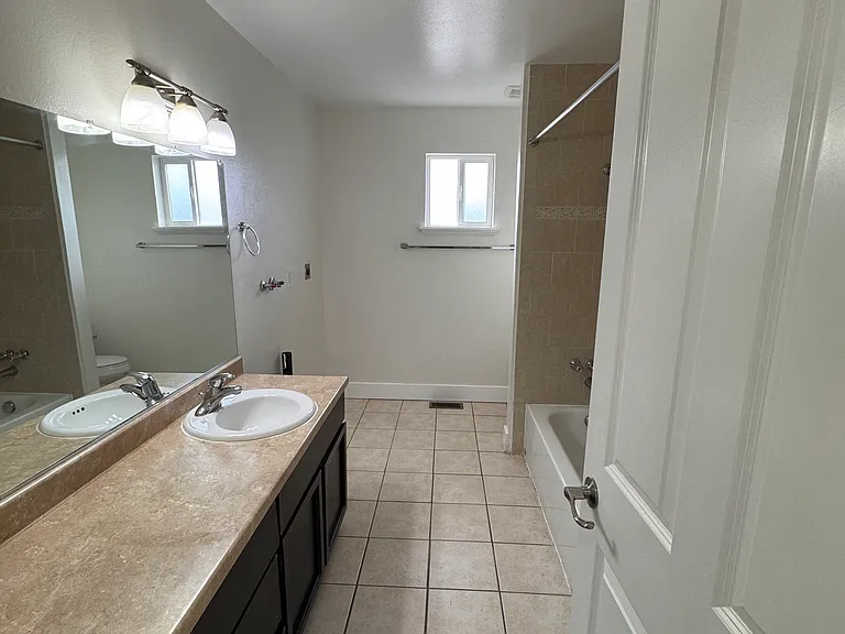 651 N 100 W #H — Photo 24