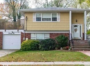 22 Robertson Rd, Lynbrook, NY 11563