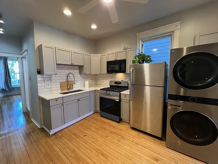 2335 W Barry Ave #2 — Photo 11