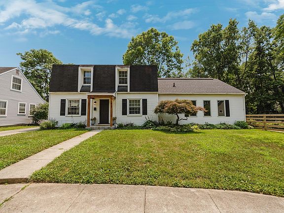 2nd image of 1829 Surrey Pl