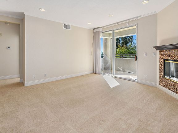 3rd image of 22681 Oakgrove Unit 633