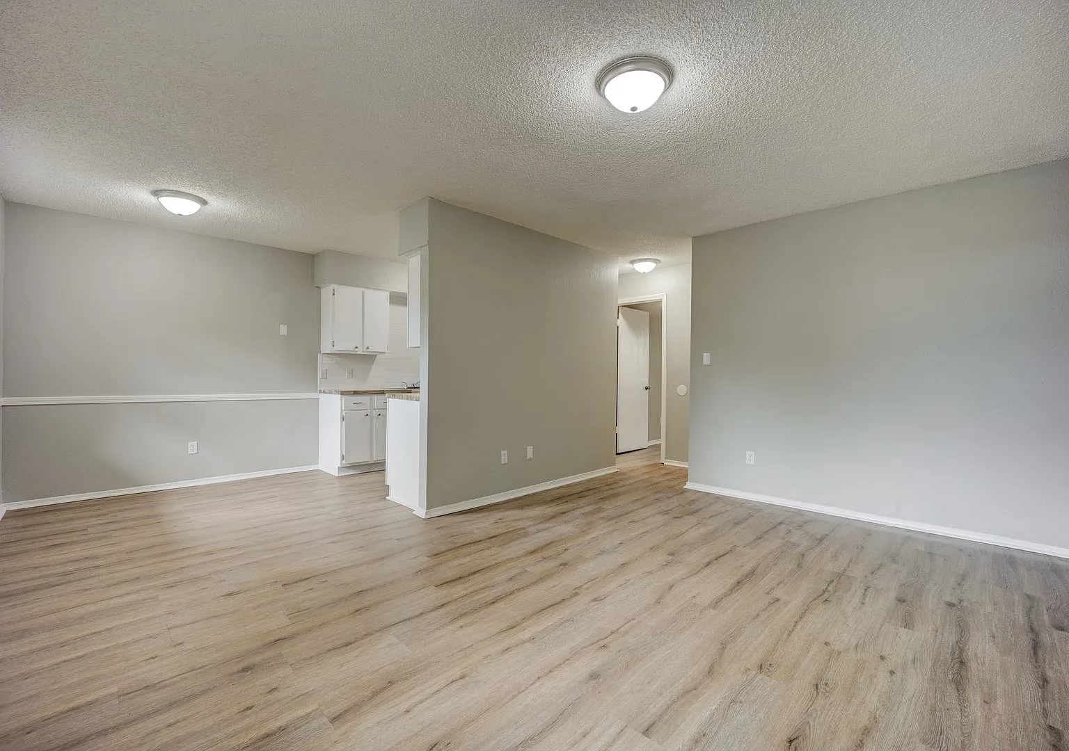 The Cherry Tree: 1 & 2 Bedroom Apartments — Photo 4