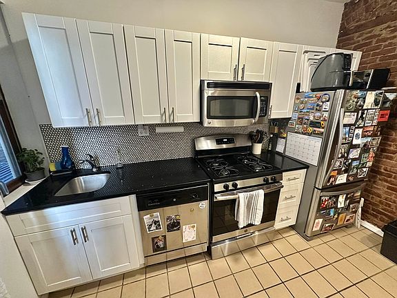3rd image of 337 W 14th St APT 32