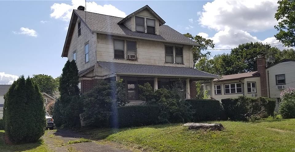2nd image of 546 Pelham Rd