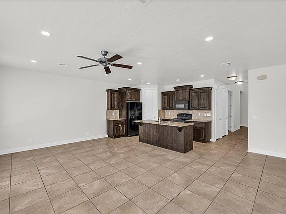 4th image of 4209 E Torrey Pines Dr
