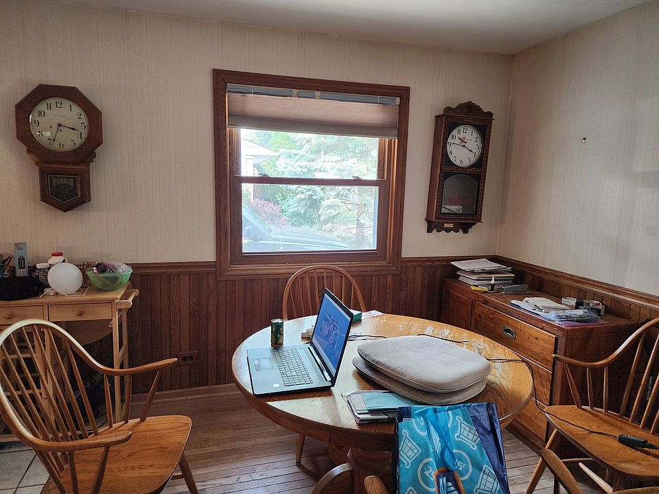 2nd image of 534 Clayton Ln